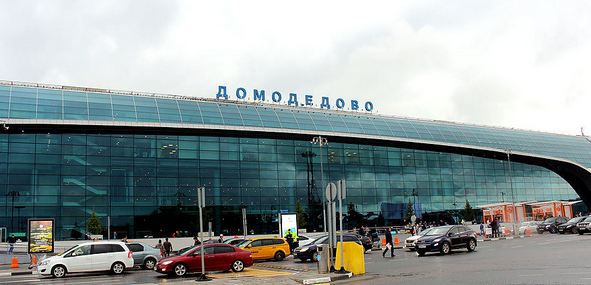 В московском аэропорту Домодедово грузчики украли из багажа 600 тысяч рублей