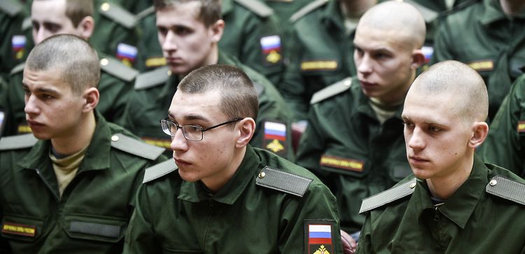 Подмосковный военком Михаил Фотин заявил о возврате к двухлетней срочной службе