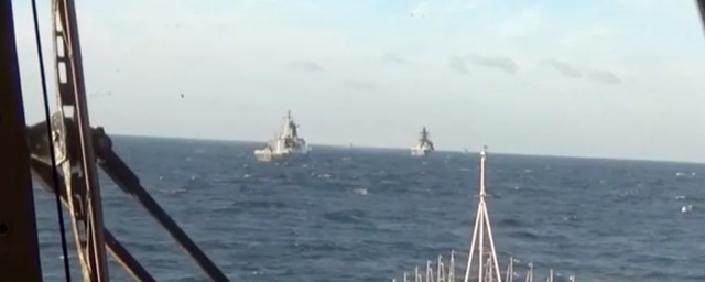 В Минобороны Японии заявили о проходе военного корабля Китая через ее территориальные воды