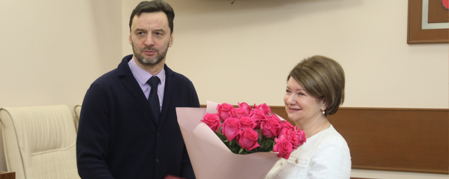 Глава Раменского г.о. Виктор Неволин поздравил коллег Нину Ширенину и Ирину Ежову с днем рождения