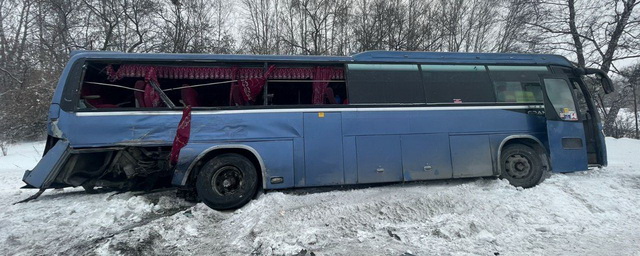 После аварии с автобусом под Новосибирском в больнице остаются двое детей