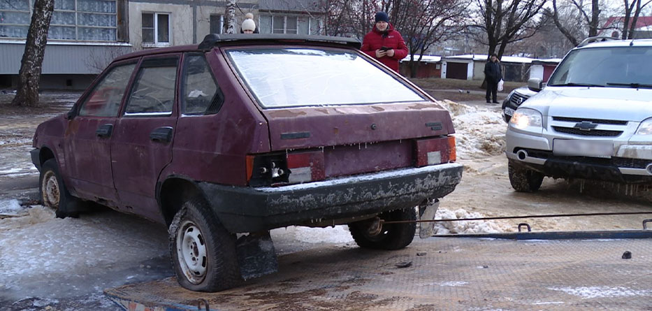 В Петрозаводске начала работать комиссия по выявлению брошенных автомобилей