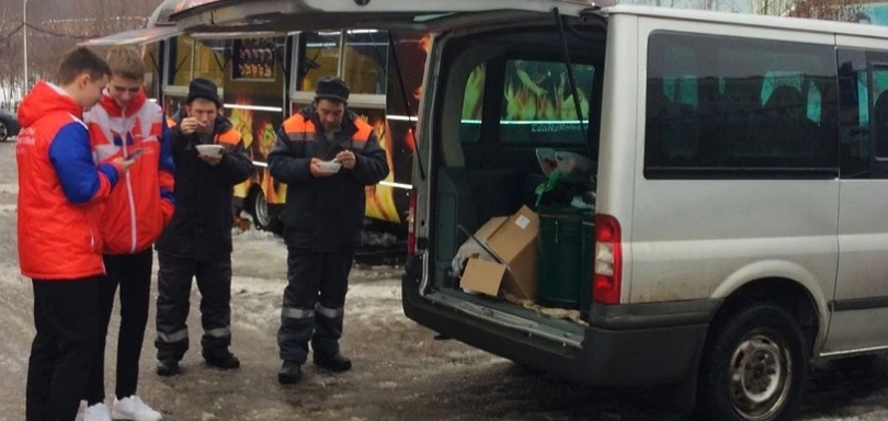 Красногорских коммунальщиков обеспечивают горячим питанием во время зимней уборки