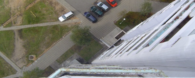 В Екатеринбурге осудили врача, случайно уронившего медсестру с 25 этажа