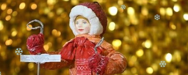 В конкурсе на лучшую новогоднюю игрушку Красноярска победила фигурка девочки на лыжах