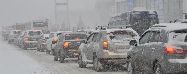 В первые дни нового года водителей Челябинска предупредили о сильном снегопаде