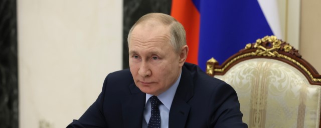 Владимир Путин подписал закон об упразднении возрастной маркировки для школьной литературы