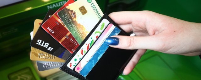 В Самарской области растет объем операций по банковским картам