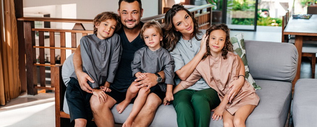 Певец Сергей Жуков опубликовал новое семейное фото