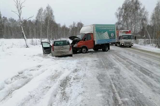 В Копейске 48-летний водитель погиб после столкновения с грузовиком