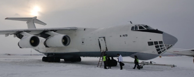 Военный самолет три часа кружил над Омском из-за неубранного шасси