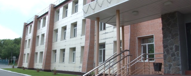 Учителя Камчатской школы №33 на проспекте Рыбаков вынуждены исправлять ошибки строителей за свой счет