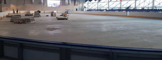 На Ледовую арену в Новосибирск по новым логистическим цепочкам доставили финские хоккейные борта