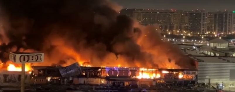 В Подмосковье в торговом центре «Мега Химки» произошел пожар на площади 18 тыс. кв. м