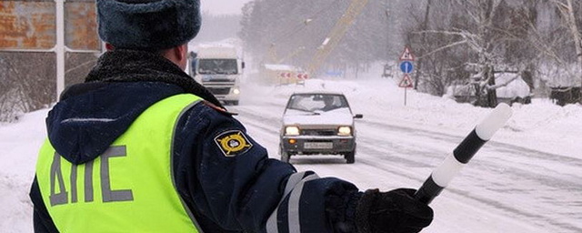 В Красноярске задержали сотрудника полиции с поддельными документами на автомобиль
