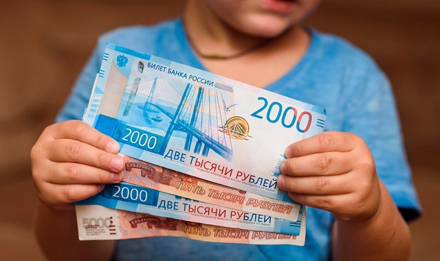 Пенсионный фонд выплачивает неработающим жителям Тверской области пособие по уходу за ребенком