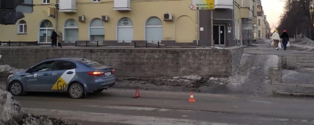 В Новосибирске такси сбило перебегавшего дорогу 10-летнего мальчика