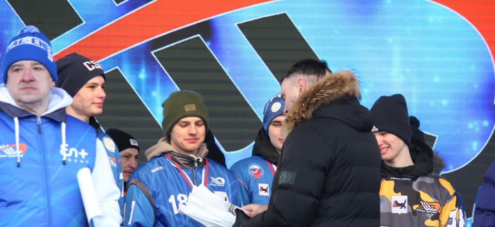 Мэр Иркутска Болотов наградил хоккеистов команды «Байкал-Энергия-ЦРС»