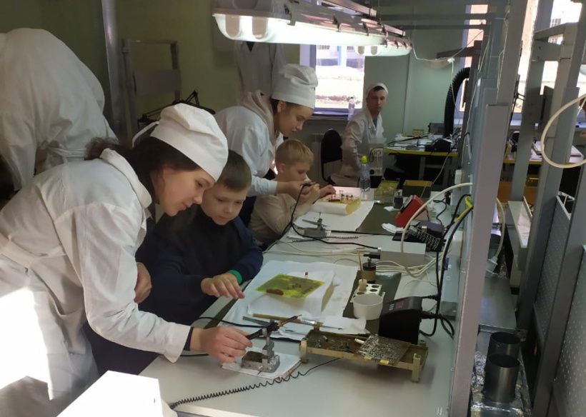 На Раменском приборостроительном заводе провели экскурсию для школьников