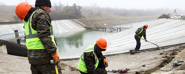 В Северо-Крымский канал начала поступать вода из Днепра впервые с 2014 года