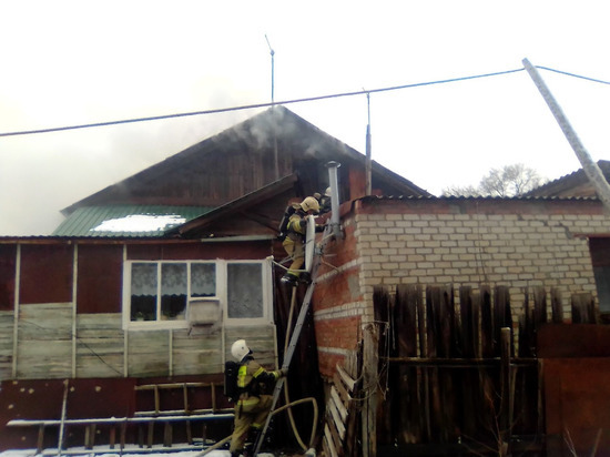 В Астрахани в жилом доме на площади 150 кв. м произошел пожар