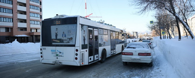 В автобусах Южно-Сахалинска с 10 марта временно отменяют оплату проезда телефонами