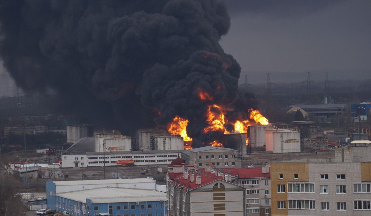 Из района пожара на нефтебазе в Белгороде эвакуированы почти 1,2 тысячи человек