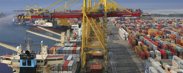Бизнес-омбудсмен Петербурга заявил о снижении грузопотока в портах на 30-35%