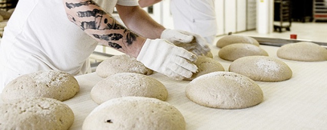 Пекарни Петербурга получат более 56 млн рублей субсидий для сдерживания рост цен на хлеб