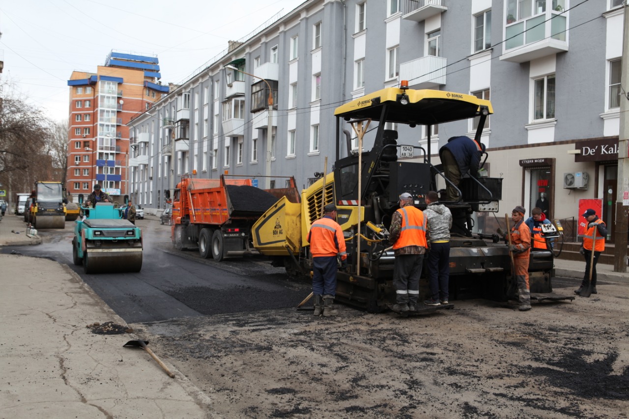 Мэр Руслан Болотов: В Иркутске начали ремонт дорог большими асфальтовыми картами