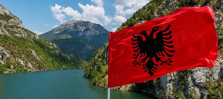 Власти Албании отменили визы для российских туристов на летний сезон