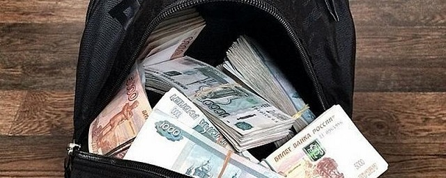 В Астрахани полицейские нашли загадочно пропавшие из-под дивана 9,8 млн рублей