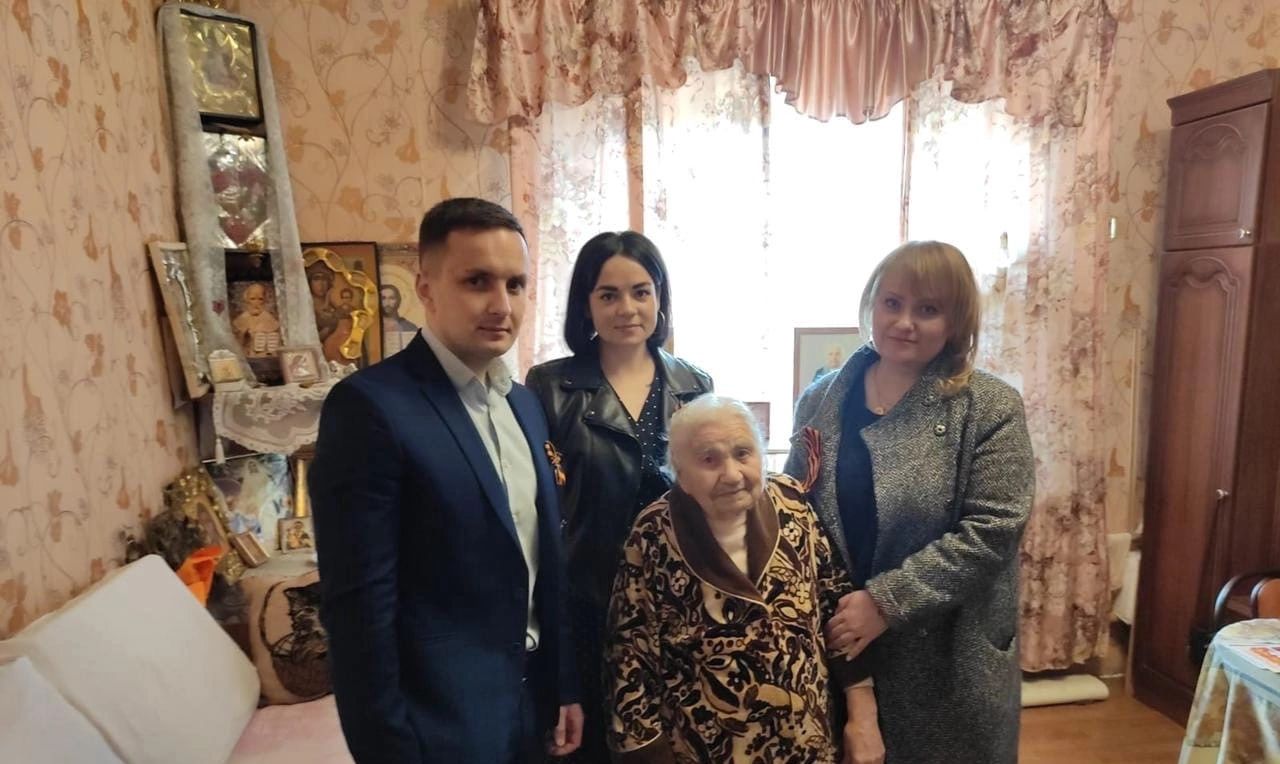 В Электрогорске по поручению главы округа Дорофеева поздравили долгожительницу