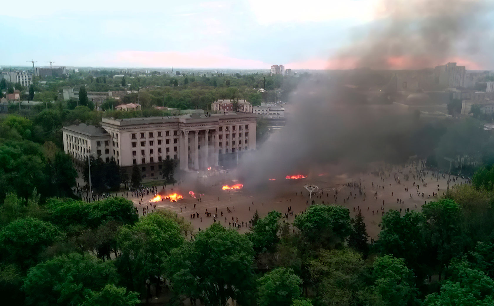 Очевидцы рассказали, что националисты 2 мая приходили с шашлыками на  Куликово поле в Одессе