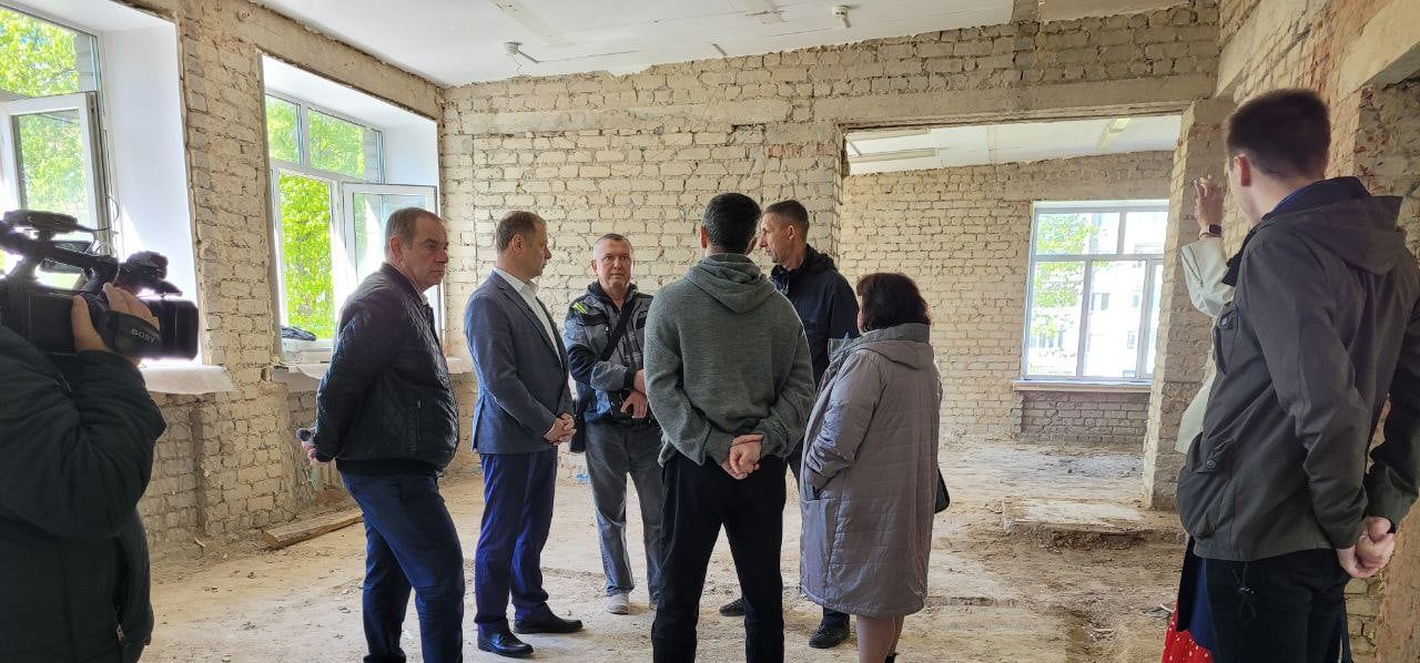 Глава Электрогорска Дорофеев проверил ход ремонтных работ в школе