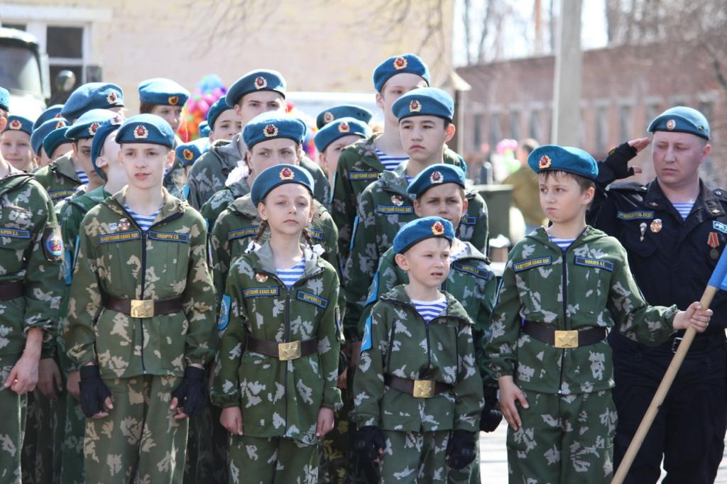В Иркутске прошло торжественное построение в честь 91-й годовщины ИВВАИУ