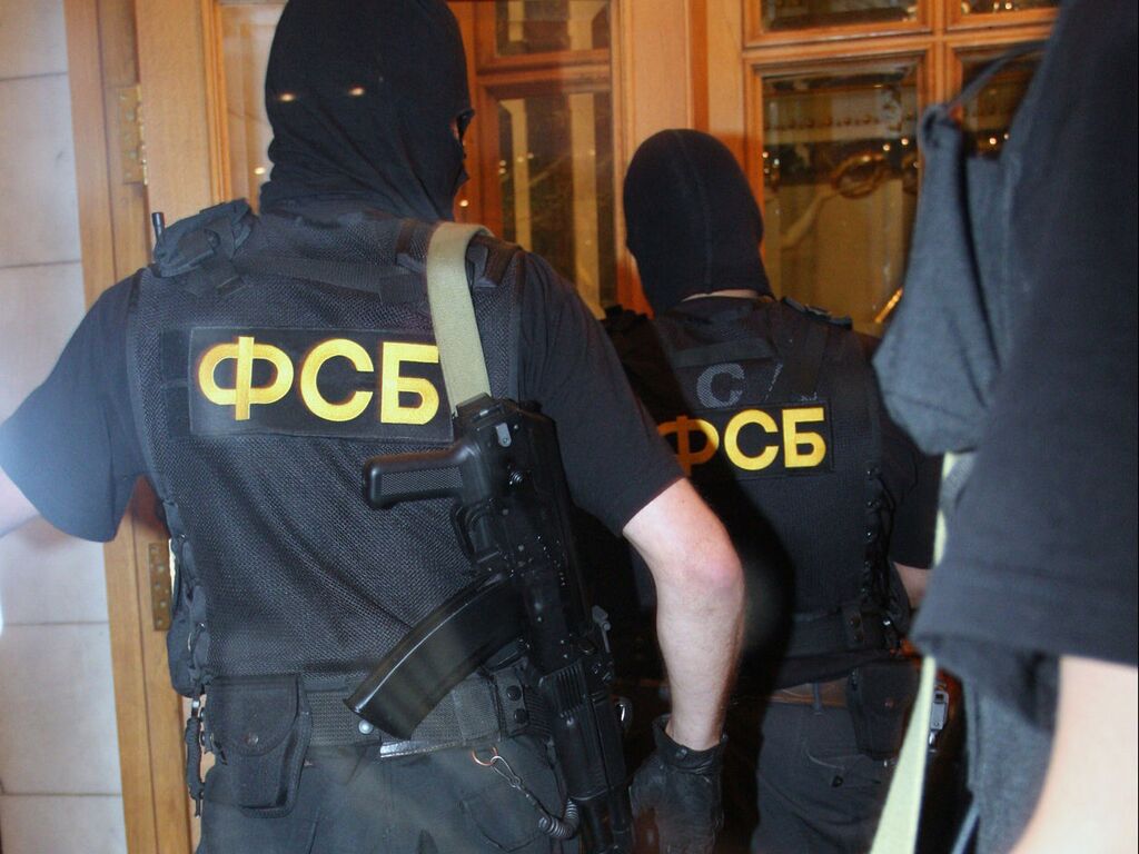 ФСБ задержала трёх налоговиков за торговлю данными военных и силовиков