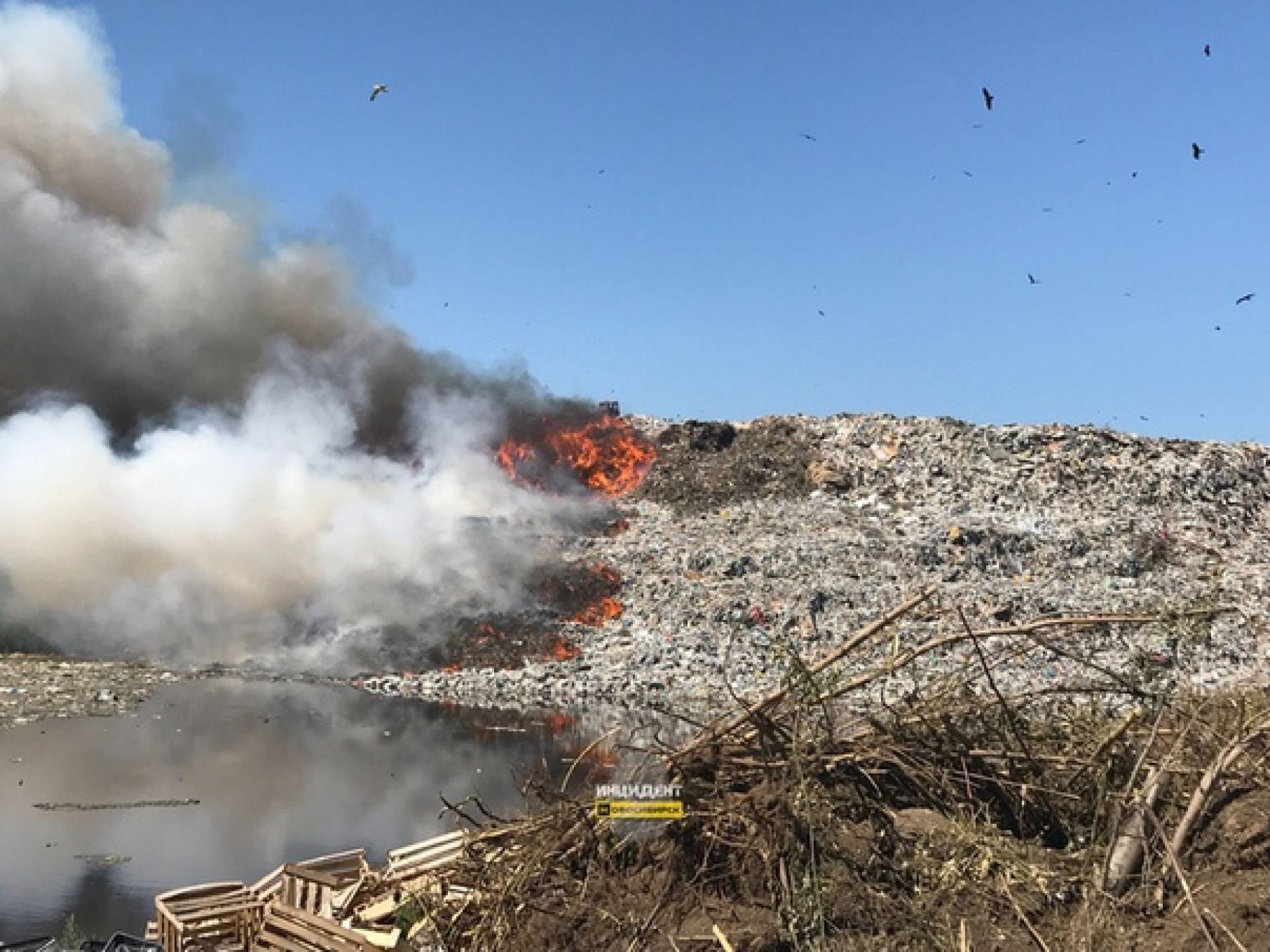 Левобережный мусорный полигон загорелся в Новосибирске