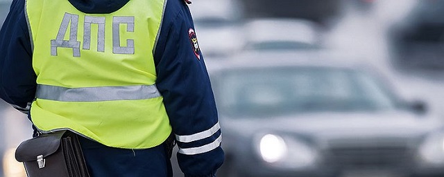 Астраханский полицейский попался на махинации с водительскими правами брата