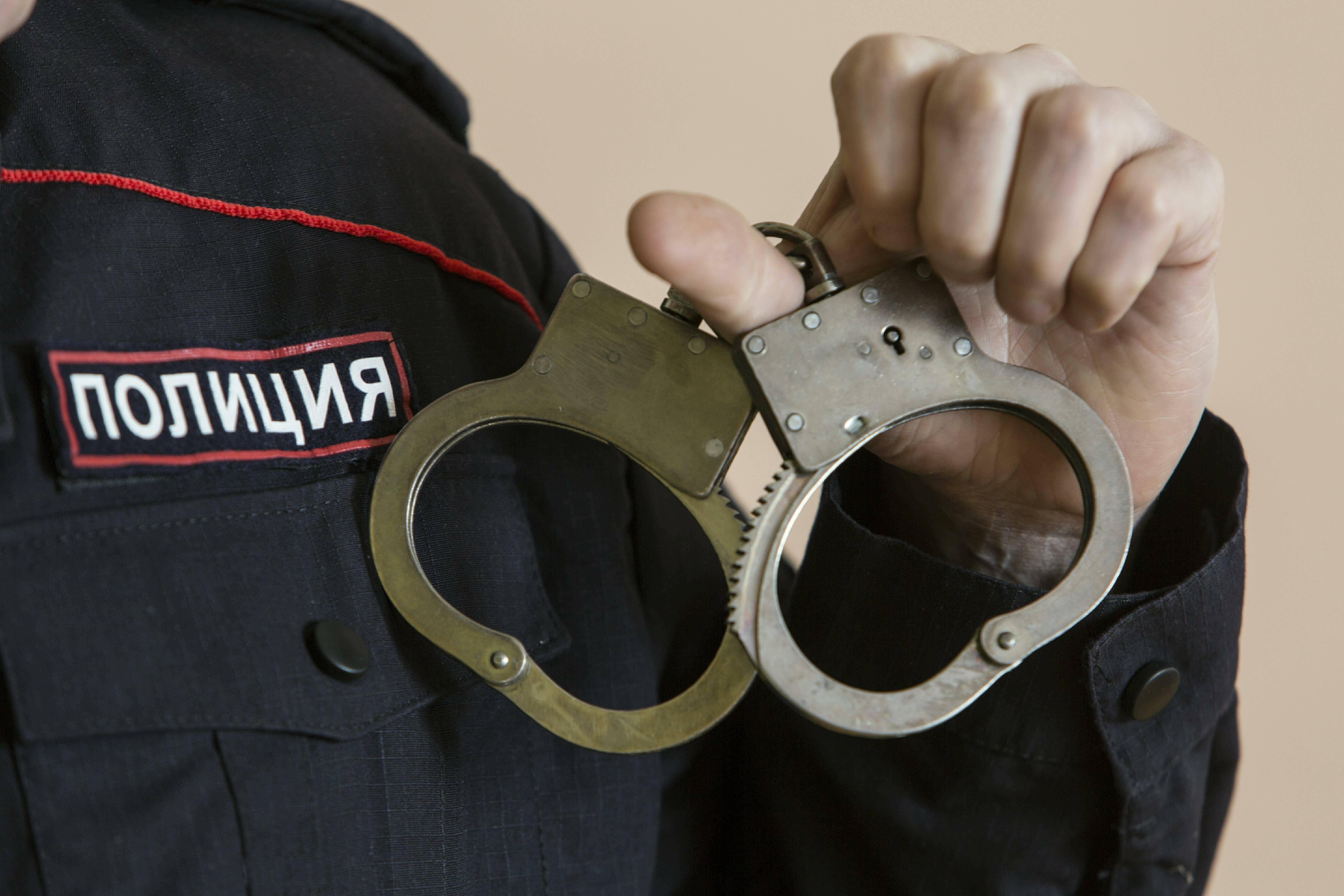 В Тюменской области заслуженного учителя РФ задержали за растление подростка