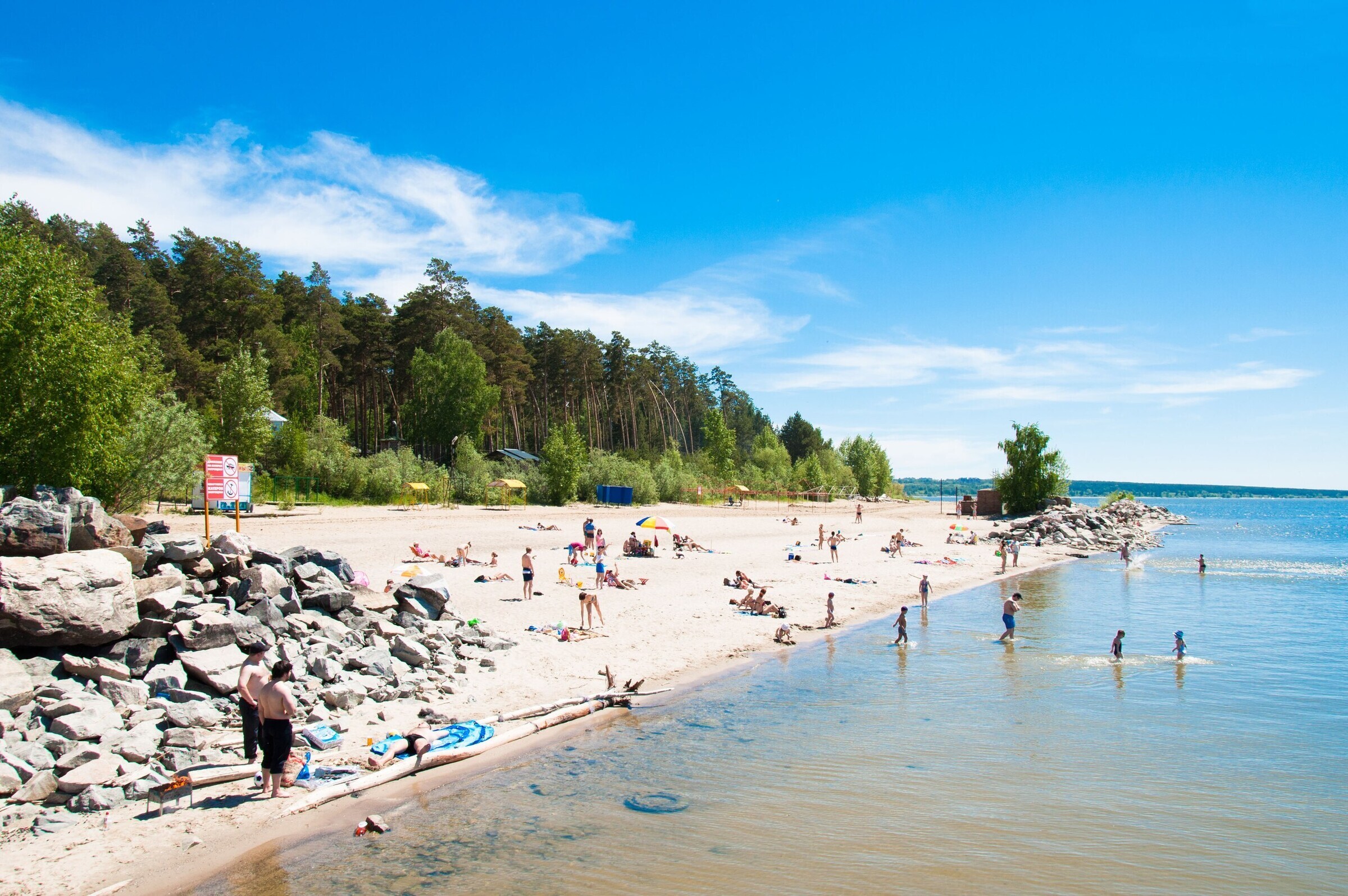 Жителям Новосибирска рекомендовали не купаться в Обском море из-за бактерий