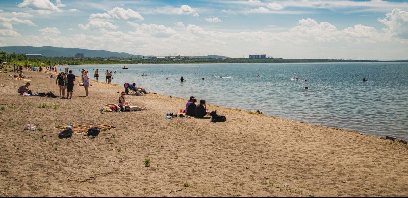 На красногорский пляж реки Баньки завезли около тысячи кубометров песка