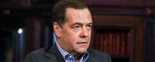 Медведев: Введение Западом санкций против членов семей политиков – двойное беззаконие