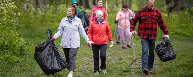Сотрудники мэрии Южно-Сахалинска очистили от мусора берега реки Еланька
