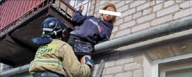 Спасатели сняли с газовой трубы жительницу Димитровграда