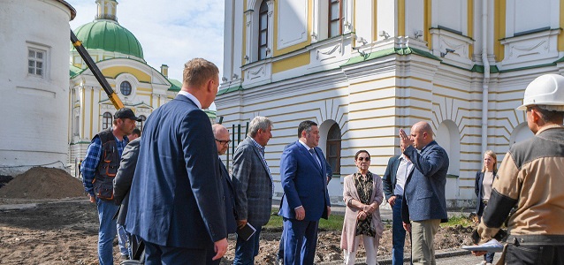 Губернатор Игорь Руденя проконтролировал ход работ по благоустройству Соборной площади в Твери