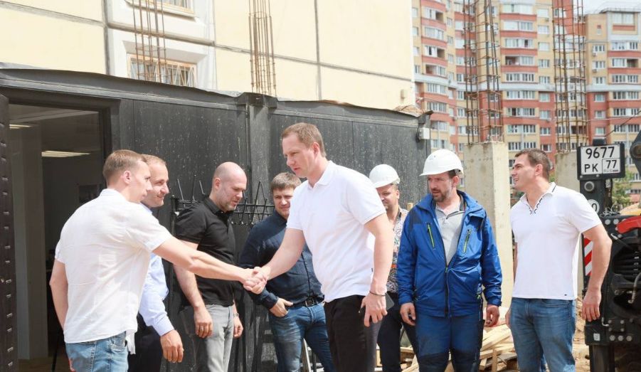 Глава городского округа Красногорска Волков проверил ход строительства СОШ №15
