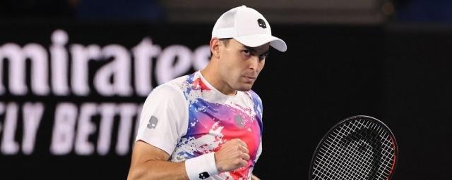 Аслан Карацев обыграл Басилашвили и вышел во второй круг теннисного турнира в Гамбурге