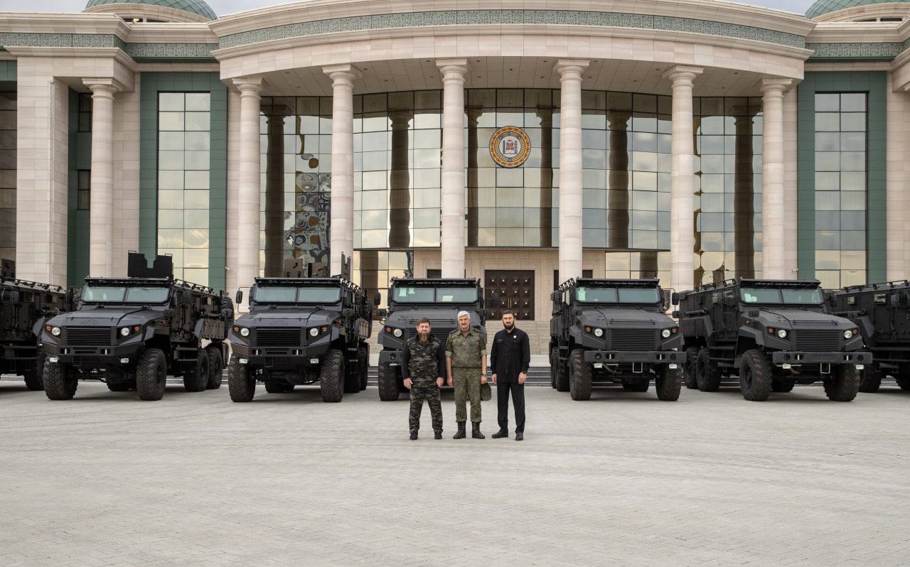 Рамзан Кадыров сообщил о закупке бронированных «Ахмат-мобилей» для чеченских военных