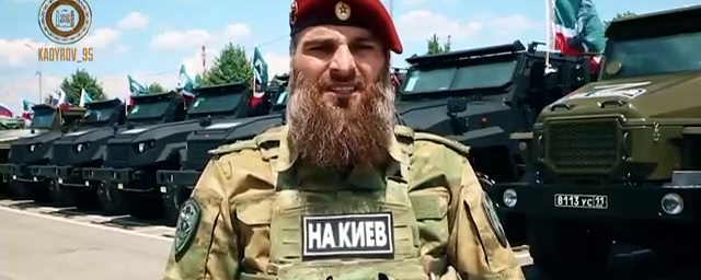 Кадыров опубликовал видео с бойцами спецназа Чечни с нашивками «на Киев»